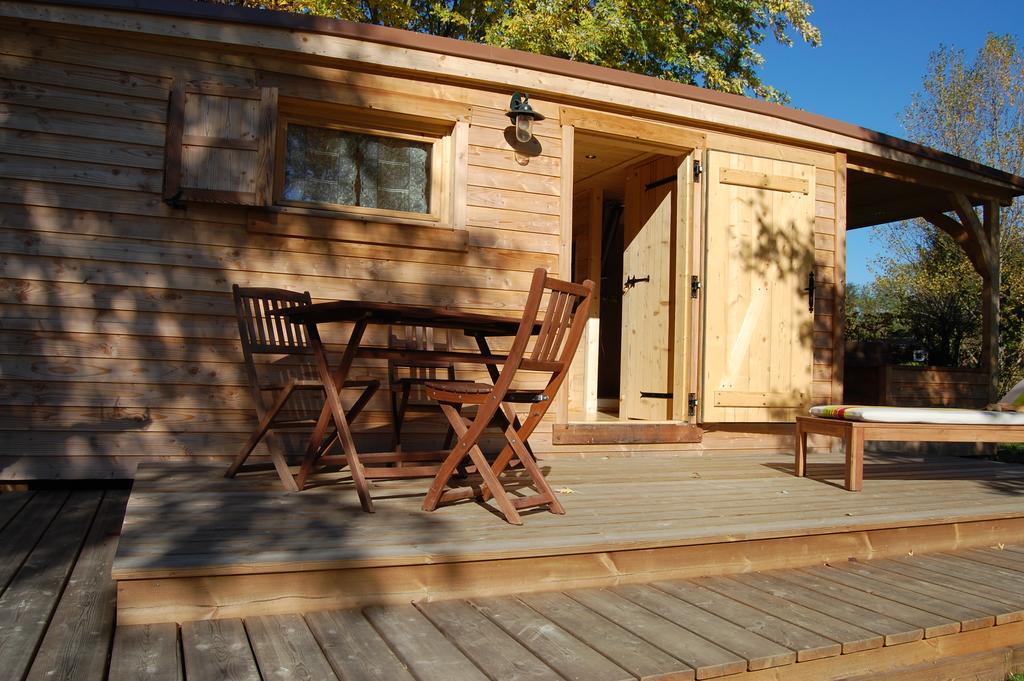 Camping Les Portes Du Beaujolais Anse Esterno foto