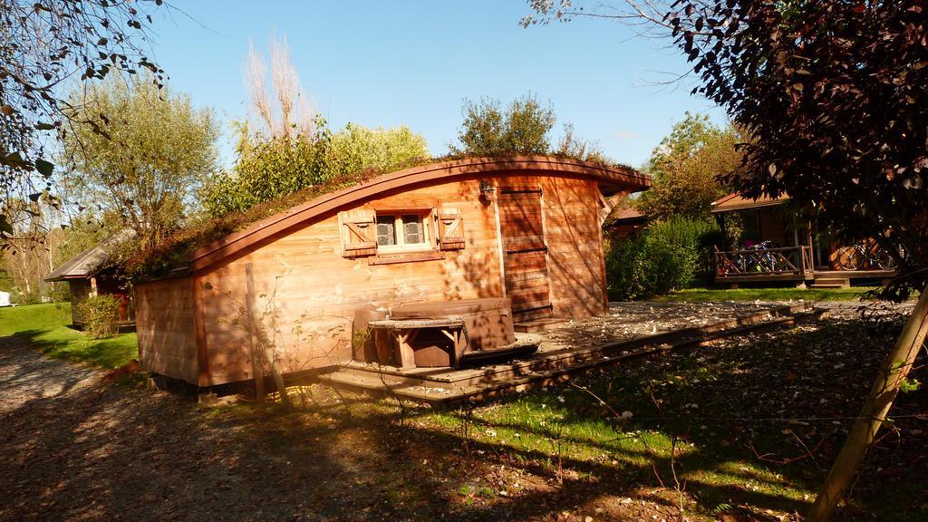 Camping Les Portes Du Beaujolais Anse Esterno foto