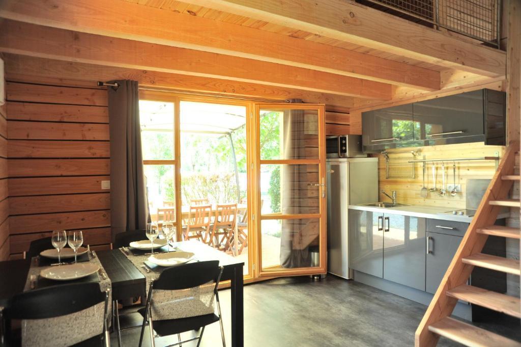 Camping Les Portes Du Beaujolais Anse Camera foto