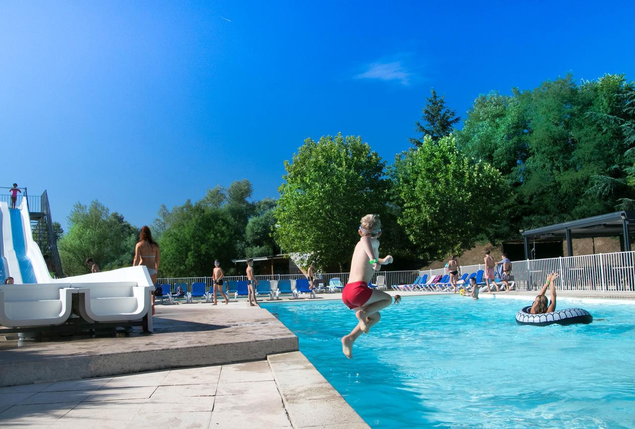 Camping Les Portes Du Beaujolais Anse Esterno foto