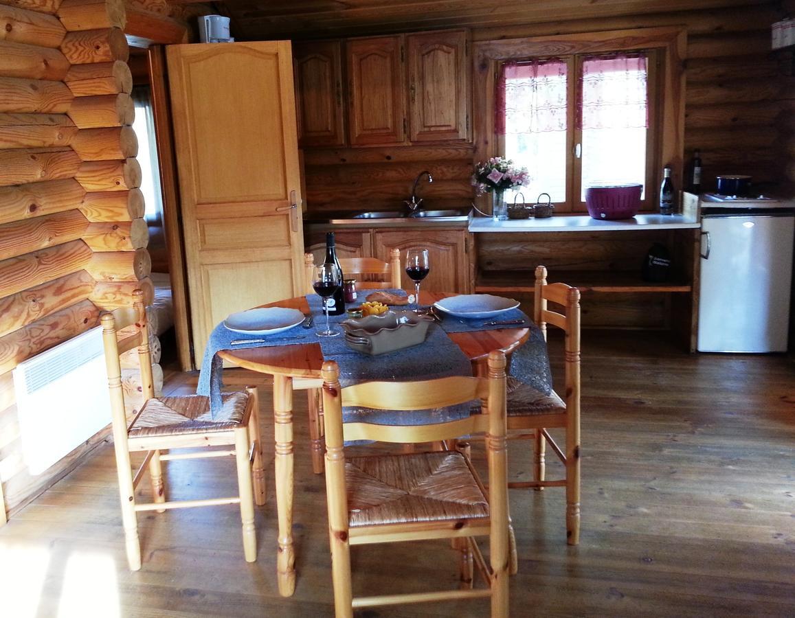 Camping Les Portes Du Beaujolais Anse Esterno foto