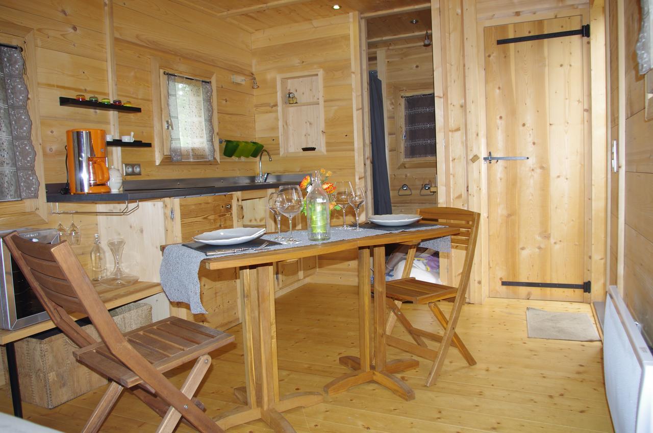 Camping Les Portes Du Beaujolais Anse Esterno foto