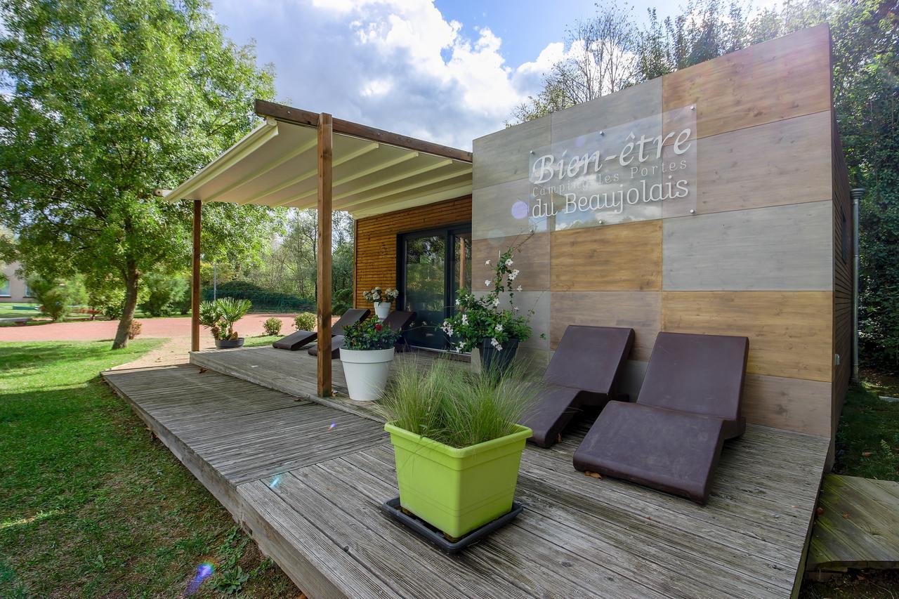 Camping Les Portes Du Beaujolais Anse Esterno foto