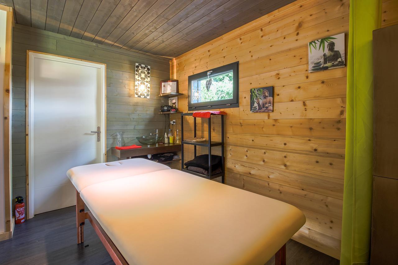 Camping Les Portes Du Beaujolais Anse Esterno foto