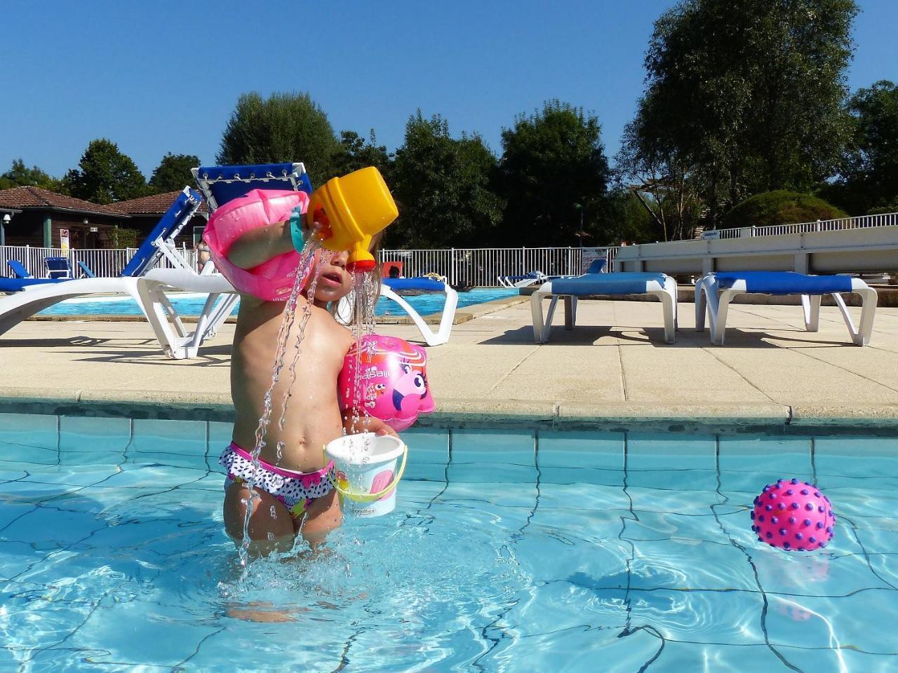Camping Les Portes Du Beaujolais Anse Esterno foto