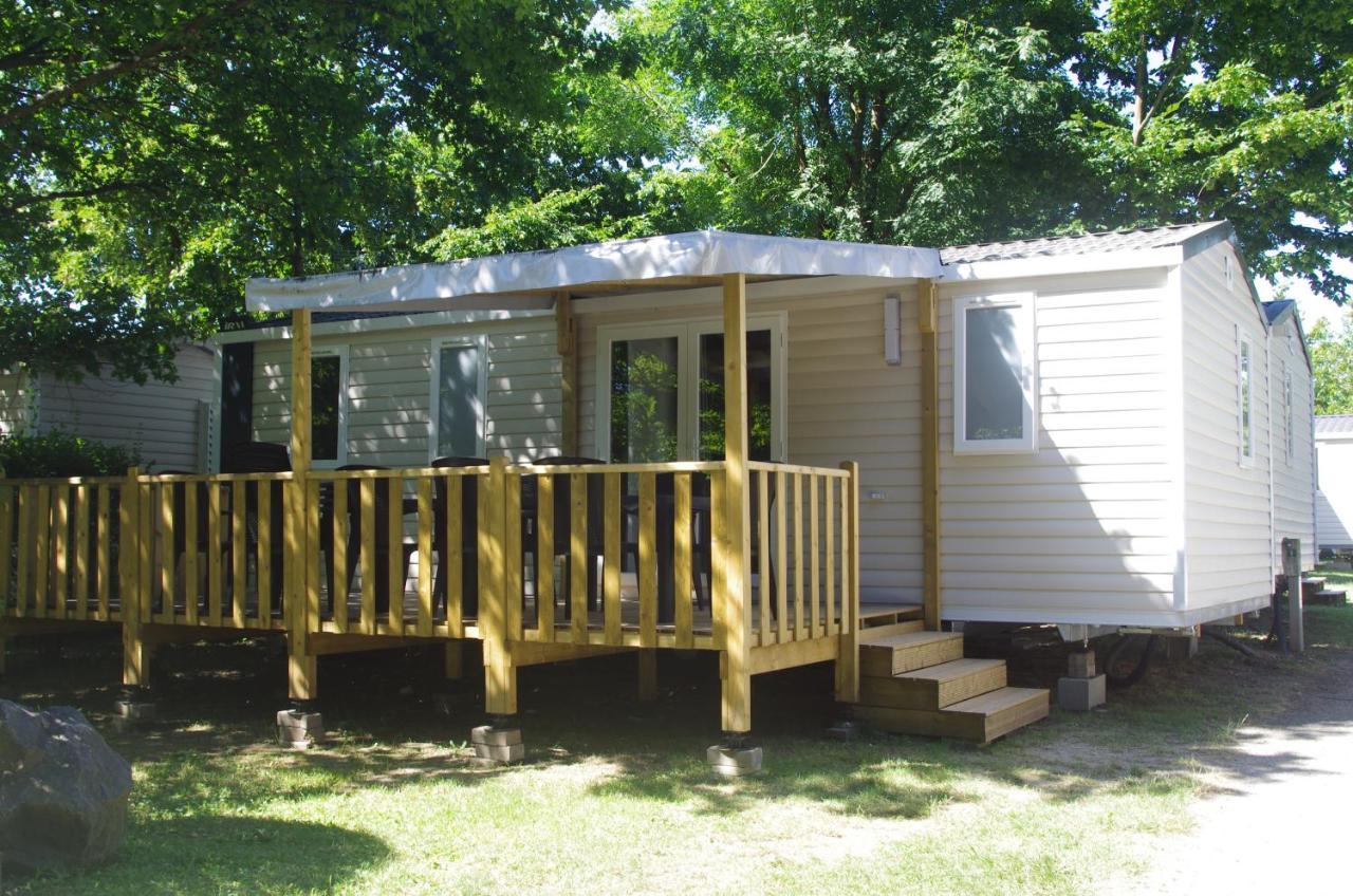 Camping Les Portes Du Beaujolais Anse Esterno foto