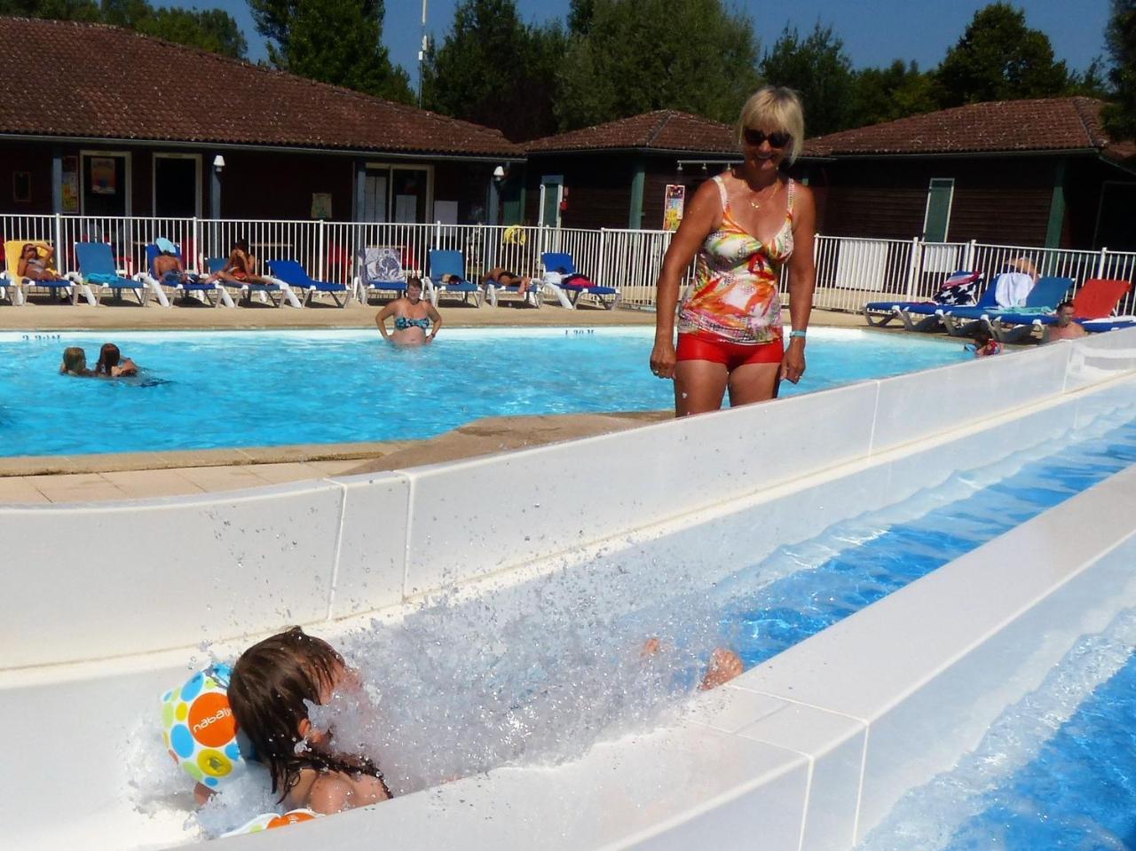 Camping Les Portes Du Beaujolais Anse Esterno foto