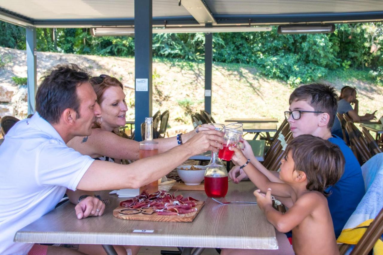 Camping Les Portes Du Beaujolais Anse Esterno foto