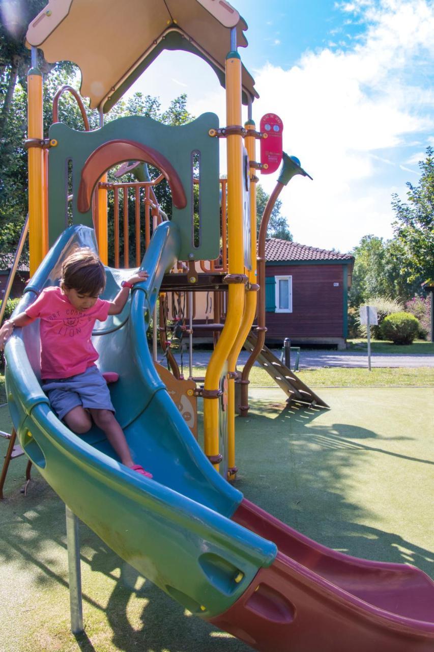 Camping Les Portes Du Beaujolais Anse Esterno foto
