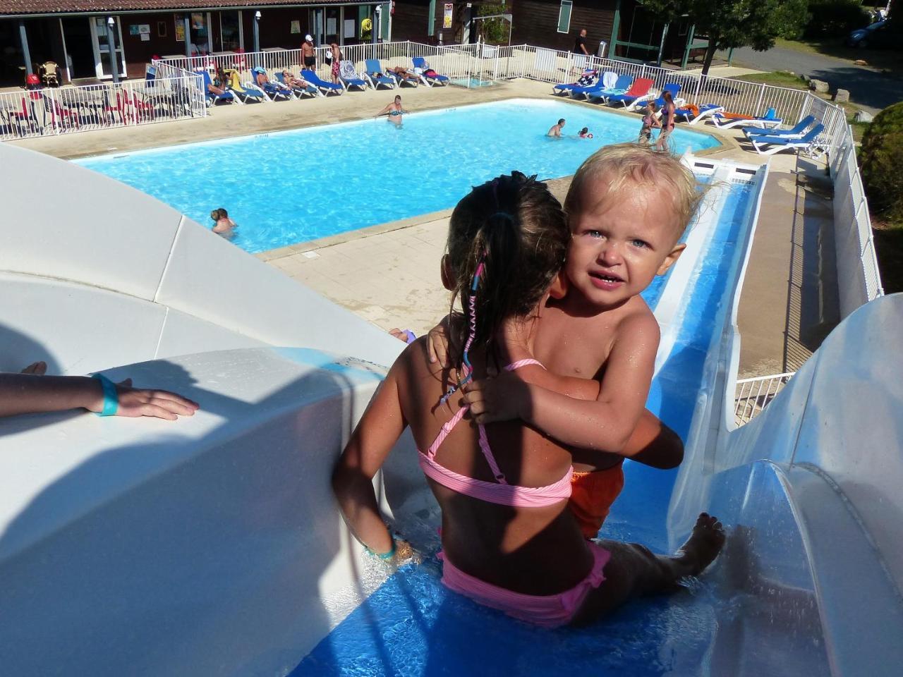 Camping Les Portes Du Beaujolais Anse Esterno foto
