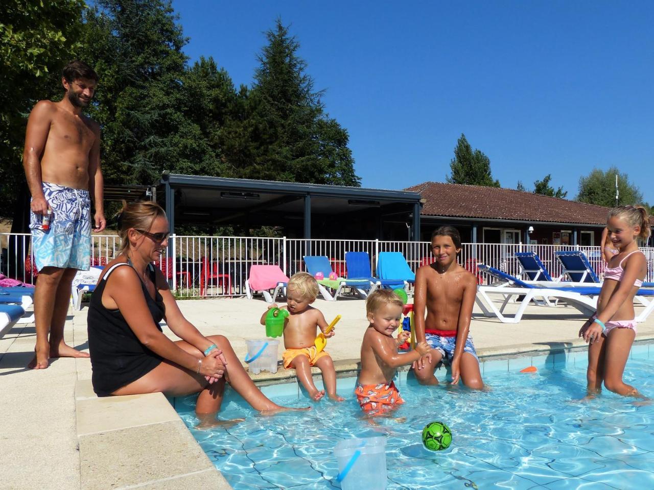 Camping Les Portes Du Beaujolais Anse Esterno foto