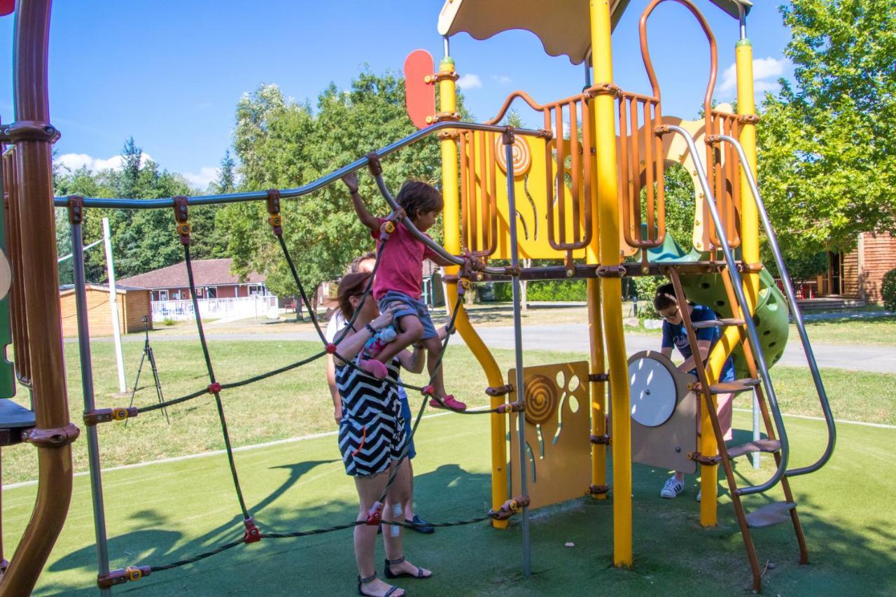Camping Les Portes Du Beaujolais Anse Esterno foto