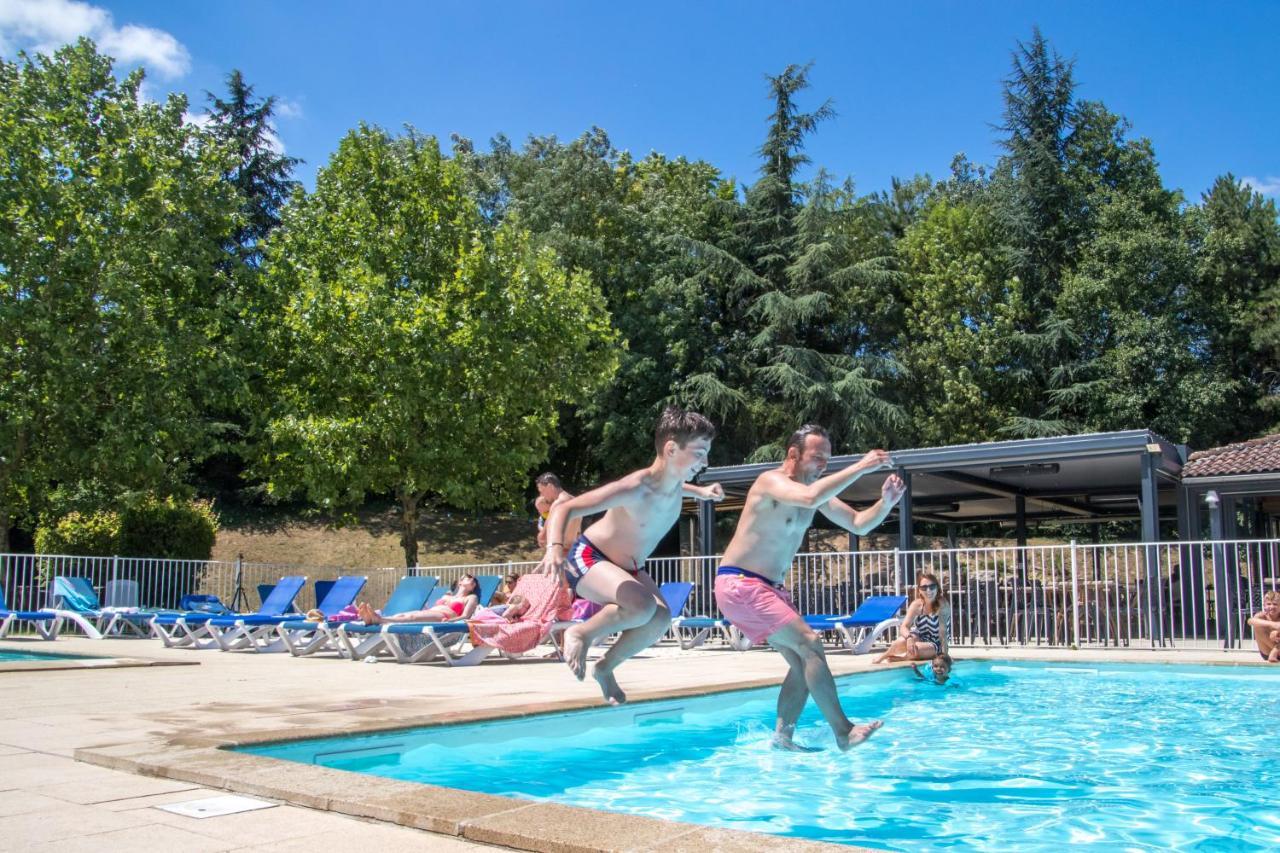 Camping Les Portes Du Beaujolais Anse Esterno foto